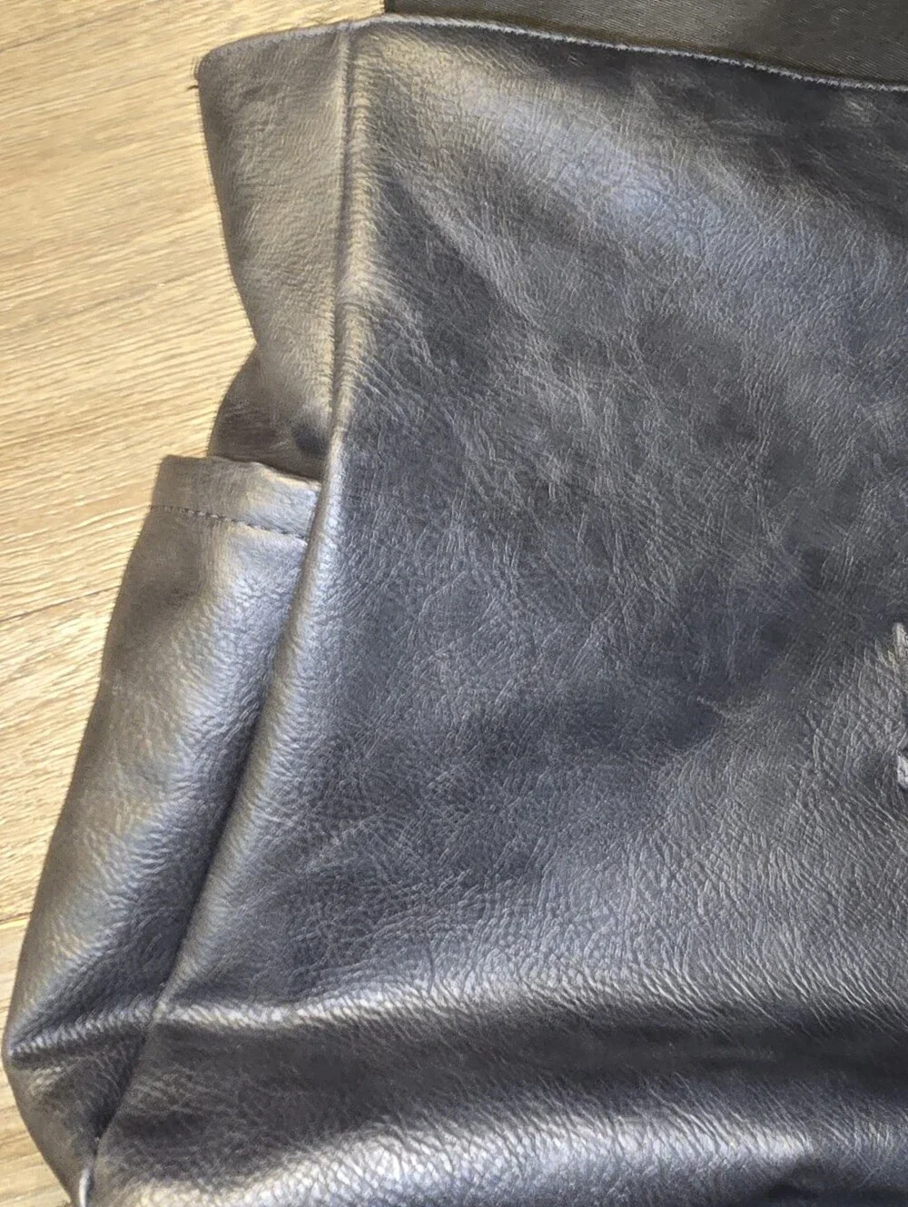 Thirty One Black Backpack/profesional Bag